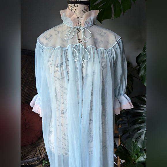 Vintage 1960s Womens Chiffon Baby Blue Floaty Nightgown Robe Size S/M - Picture 2 of 9